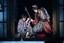 「劇団☆新感線43周年興行・秋公演 いのうえ歌舞伎『天號星』」より。（撮影：田中亜紀）