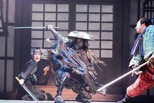 「劇団☆新感線43周年興行・秋公演 いのうえ歌舞伎『天號星』」より。（撮影：田中亜紀）