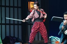 「劇団☆新感線43周年興行・秋公演 いのうえ歌舞伎『天號星』」より。（撮影：田中亜紀）