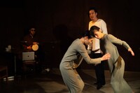 パフォーマンス集団 チャパリアーナ公演 No.1「50/50」より。(c)Chaparihanna