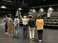 「老いと演劇」OiBokkeShi 開館特別公演「レクリエーション葬」稽古の様子。