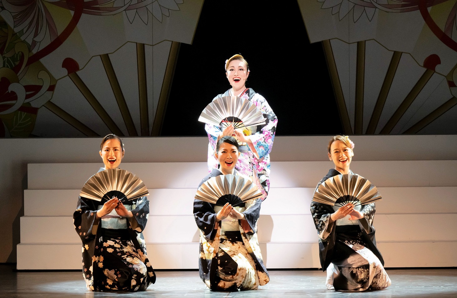 北翔海莉 芸能生活25周年記念公演「THE 北翔まつり」より。（撮影：桂秀也）