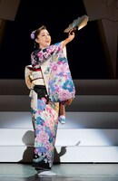 北翔海莉 芸能生活25周年記念公演「THE 北翔まつり」より。（撮影：桂秀也）