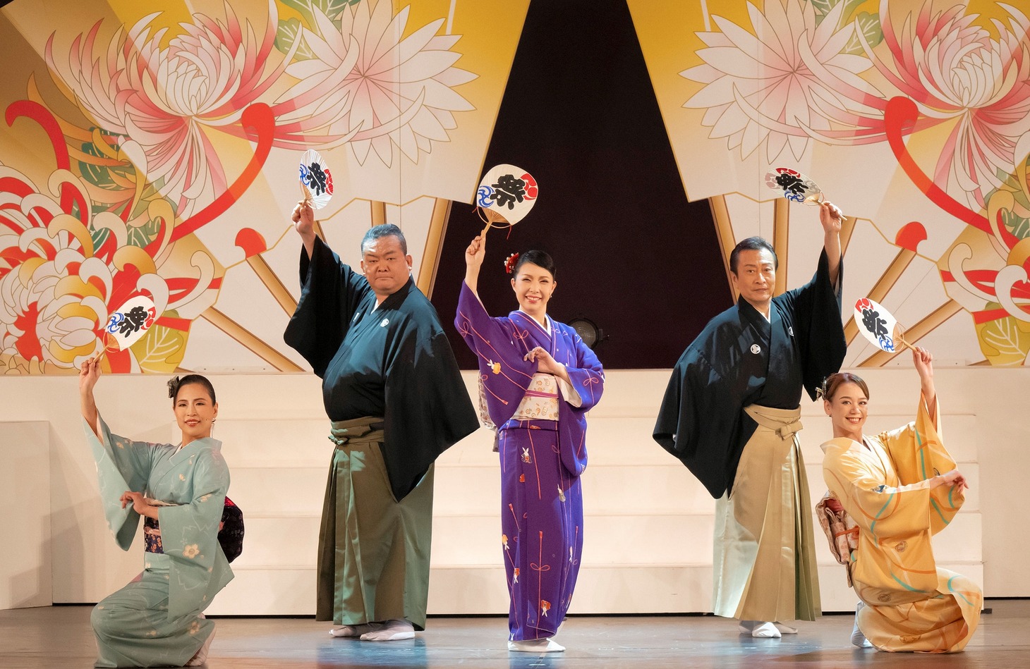 北翔海莉 芸能生活25周年記念公演「THE 北翔まつり」より。（撮影：桂秀也）