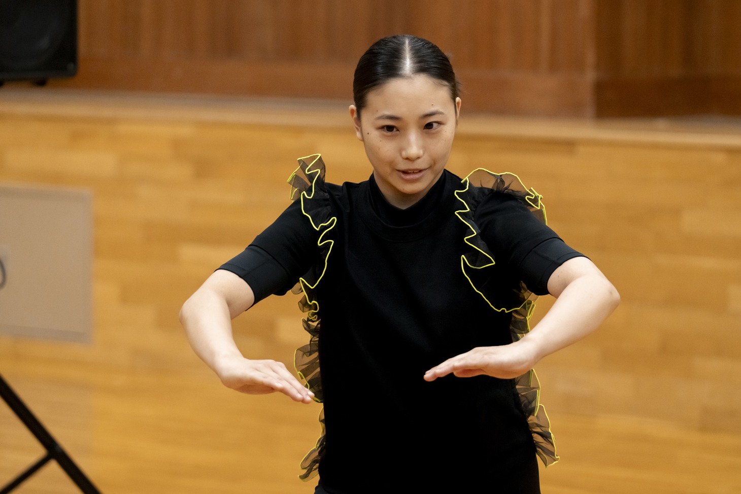 京都芸術センター Co-program2023 カテゴリーA「共同制作」採択企画 松原俊太郎 小野彩加 中澤陽 スペースノットブランク 不自由な言葉を離す身体「ダンスダンスレボリューションズ」より。(c)守屋友樹