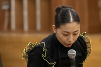 京都芸術センター Co-program2023 カテゴリーA「共同制作」採択企画 松原俊太郎 小野彩加 中澤陽 スペースノットブランク 不自由な言葉を離す身体「ダンスダンスレボリューションズ」より。(c)守屋友樹