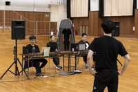 京都芸術センター Co-program2023 カテゴリーA「共同制作」採択企画 松原俊太郎 小野彩加 中澤陽 スペースノットブランク 不自由な言葉を離す身体「ダンスダンスレボリューションズ」より。(c)守屋友樹