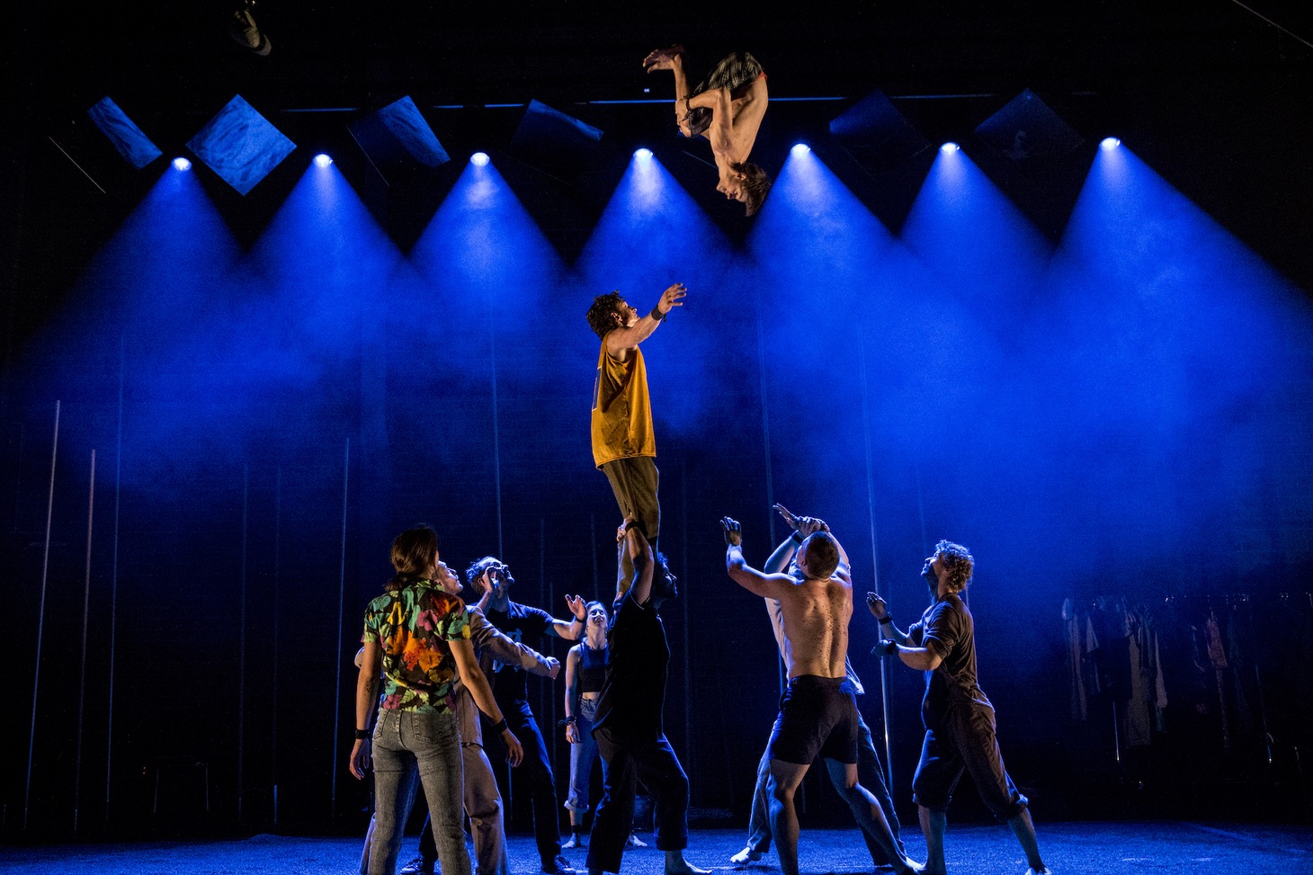 グラビティ＆アザーミス「BACKBONE」より。（Photo by courtesy of Carnival Cinema）