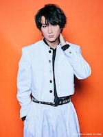 佐藤永典扮する寵。