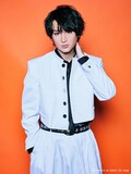 佐藤永典扮する寵。
