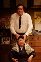 夫婦印プロデュース「満月～平成親馬鹿物語（改訂版）」より。（撮影：武藤奈緒美）