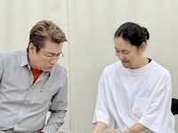 左から平田広明、吉野裕行。