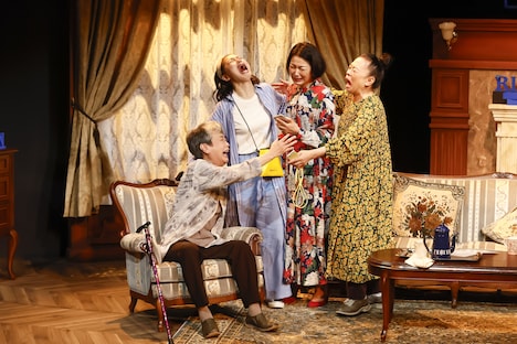 トム・プロジェクト プロデュース「沼の中の淑女たち」より。