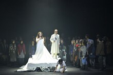 東京二期会オペラ劇場「ドン・カルロ〈新制作〉」より。（写真提供：公益財団法人東京二期会 / 撮影：寺司正彦）