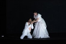 東京二期会オペラ劇場「ドン・カルロ〈新制作〉」より。（写真提供：公益財団法人東京二期会 / 撮影：寺司正彦）