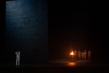 東京二期会オペラ劇場「ドン・カルロ〈新制作〉」より。（写真提供：公益財団法人東京二期会 / 撮影：寺司正彦）