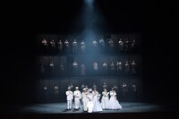 東京二期会オペラ劇場「ドン・カルロ〈新制作〉」より。（写真提供：公益財団法人東京二期会 / 撮影：寺司正彦）