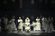 東京二期会オペラ劇場「ドン・カルロ〈新制作〉」より。(写真提供:公益財団法人東京二期会 / 撮影:寺司正彦)
