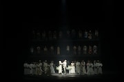 東京二期会オペラ劇場「ドン・カルロ〈新制作〉」より。(写真提供:公益財団法人東京二期会 / 撮影:寺司正彦)