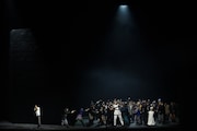 東京二期会オペラ劇場「ドン・カルロ〈新制作〉」より。(写真提供:公益財団法人東京二期会 / 撮影:寺司正彦)