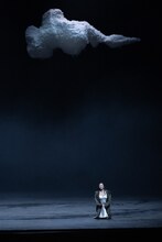 東京二期会オペラ劇場「ドン・カルロ〈新制作〉」より。（写真提供：公益財団法人東京二期会 / 撮影：寺司正彦）