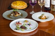 稲垣吾郎がディレクターを務めるBISTRO J_Oの4周年を記念したメニュー。