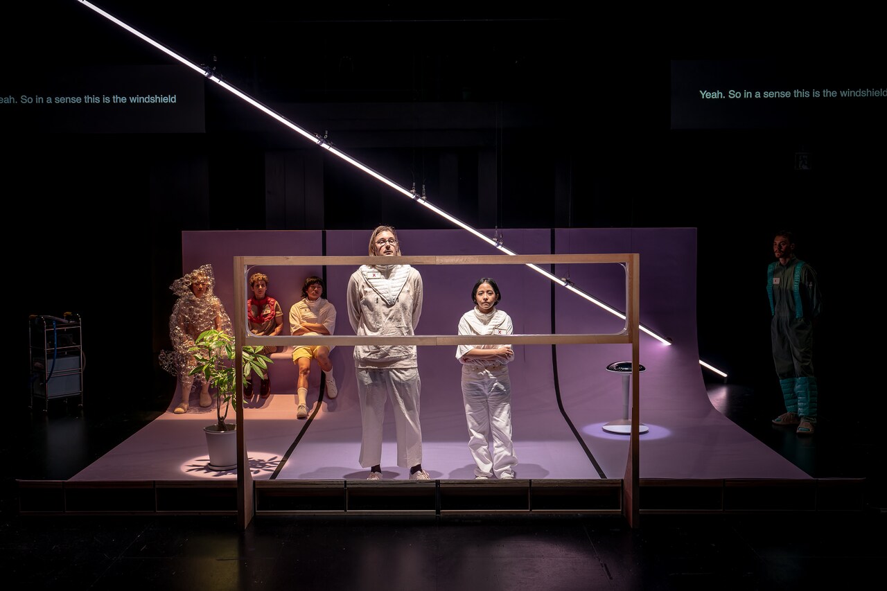 チェルフィッチュ新作「宇宙船イン・ビトゥイーン号の窓」京都で開幕