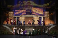 「ミュージカル『忍たま乱太郎』第13弾再演 ～ようこそ！ 忍たま文化祭！～」より。（撮影：丸山尚）