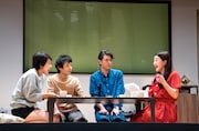 兵庫県立ピッコロ劇団 第77回公演「スターマン」より。(撮影:森口ミツル)