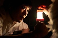 突劇金魚「少年はニワトリと夢を見る」より。