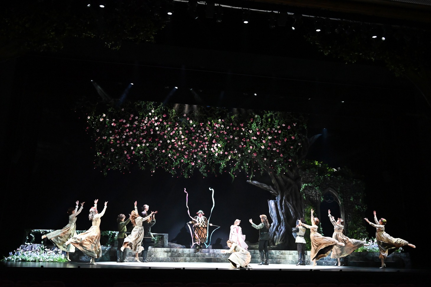 ミュージカル「キャメロット」フォトコールより。