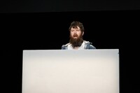 バック・トゥ・バック・シアター「影の獲物になる狩人」より。（撮影：岡はるか、提供：KYOTO EXPERIMENT）