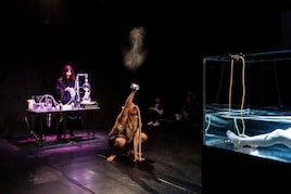 観客の体臭から“匂いのジュース”作り、山内祥太＆マキ・ウエダの実験的公演がスタート