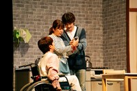 舞台「HOME」より。