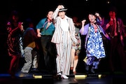 音楽劇「浅草キッド」より。(撮影:田中亜紀)
