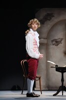 音楽劇「ダ・ポンテ ～モーツァルトの影に隠れたもう一人の天才～」より。（写真提供：東宝演劇部）