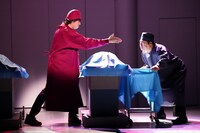 「ドクター皆川～手術成功5秒前～」より。（撮影：田中亜紀）