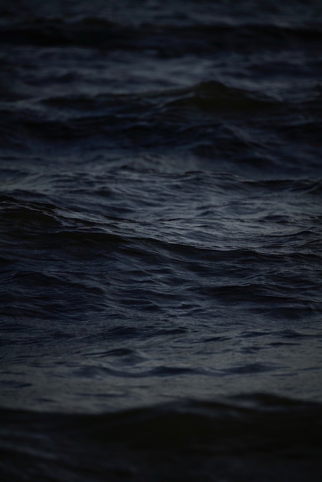 ARU.「聞こえない波」ビジュアル