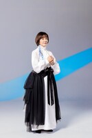 キリ役の日高のり子の舞台衣裳姿。