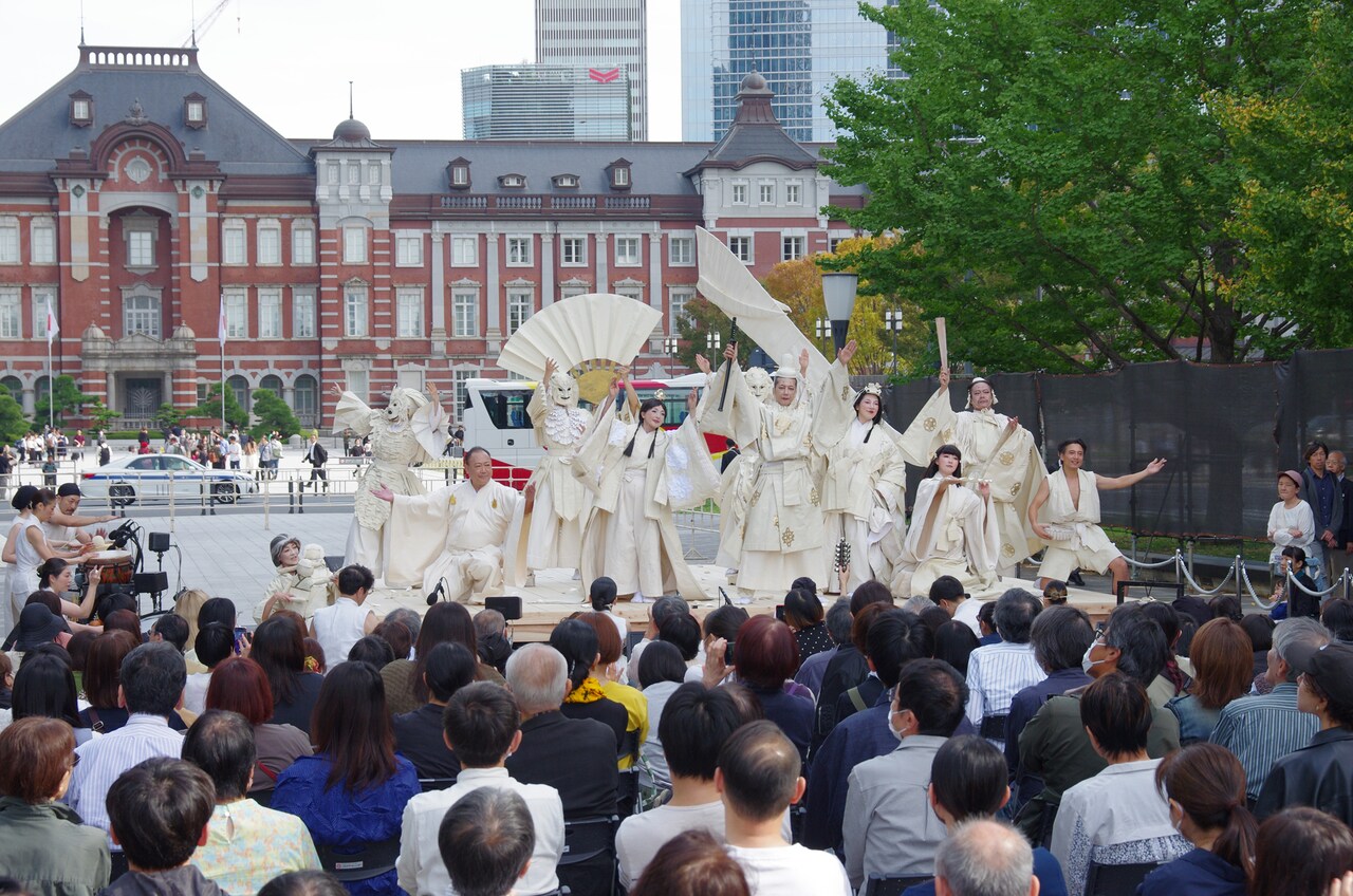 SPAC「マハーバーラタ」東京駅を背景にした“東京芸術祭2023バージョン”が本日開幕