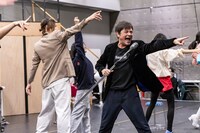 ミュージカル「スライス・オブ・サタデーナイト」オンライン公開舞台稽古より。（撮影：岡千里）