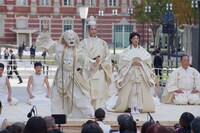 「東京芸術祭 2023」野外劇 SPAC-静岡県舞台芸術センター「マハーバーラタ～ナラ王の冒険～」より。（撮影：御堂義乘）