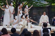 「東京芸術祭 2023」野外劇 SPAC-静岡県舞台芸術センター「マハーバーラタ～ナラ王の冒険～」より。（撮影：御堂義乘）