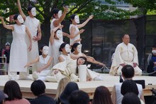 「東京芸術祭 2023」野外劇 SPAC-静岡県舞台芸術センター「マハーバーラタ～ナラ王の冒険～」より。（撮影：御堂義乘）