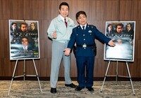 左から三宅裕司、小倉久寛。