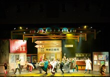 劇団スーパー・エキセントリック・シアター 第61回本公演「ミュージカル・アクション・コメディー『ラスト★アクションヒーロー～地方都市に手を出すな～』」より。