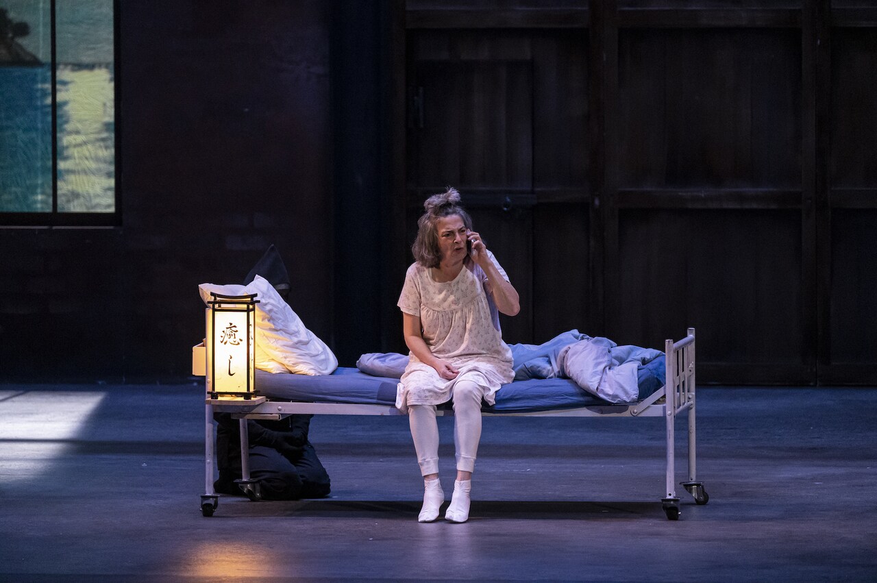 アリアーヌ・ムヌーシュキン率いる太陽劇団「金夢島」が東京で開幕