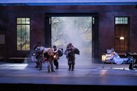 太陽劇団（テアトル・デュ・ソレイユ）「金夢島 L'ILE D'OR Kanemu-Jima」より。（撮影：後藤敦司）