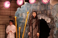 アー本公演「アーの9」より。（撮影：明田川志保）