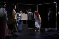 メニコン シアターAoi オープニングイヤー ラインナップ「ワレワレのモロモロ 名古屋編」より、「失恋から始めるわたしのはじめかた」の様子。（Photo by Naoshi HATORI）